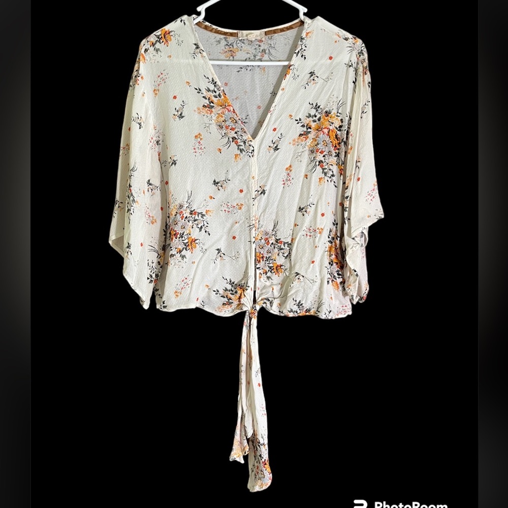 EUC! Gorgeous flowy floral top